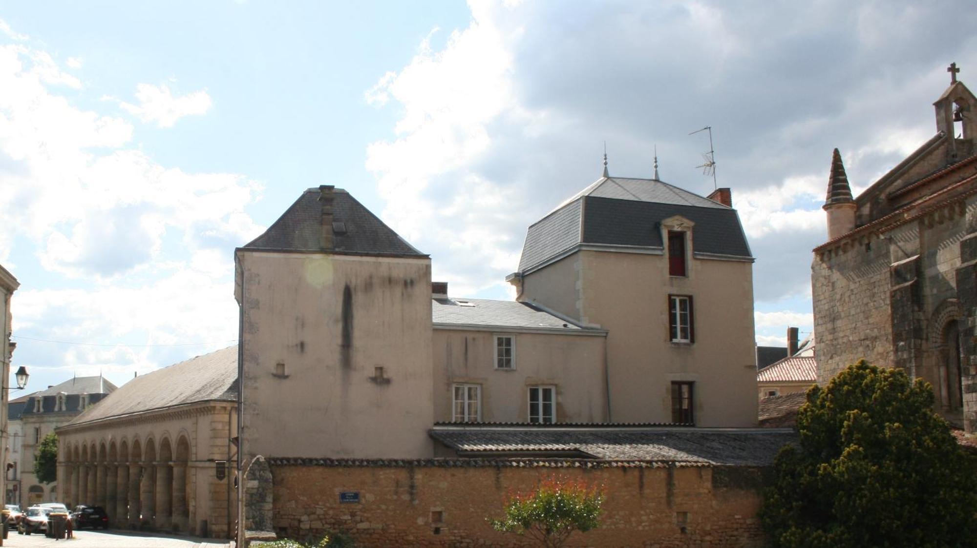 Les Nuits D'Aldearde Apartment Airvault Exterior photo