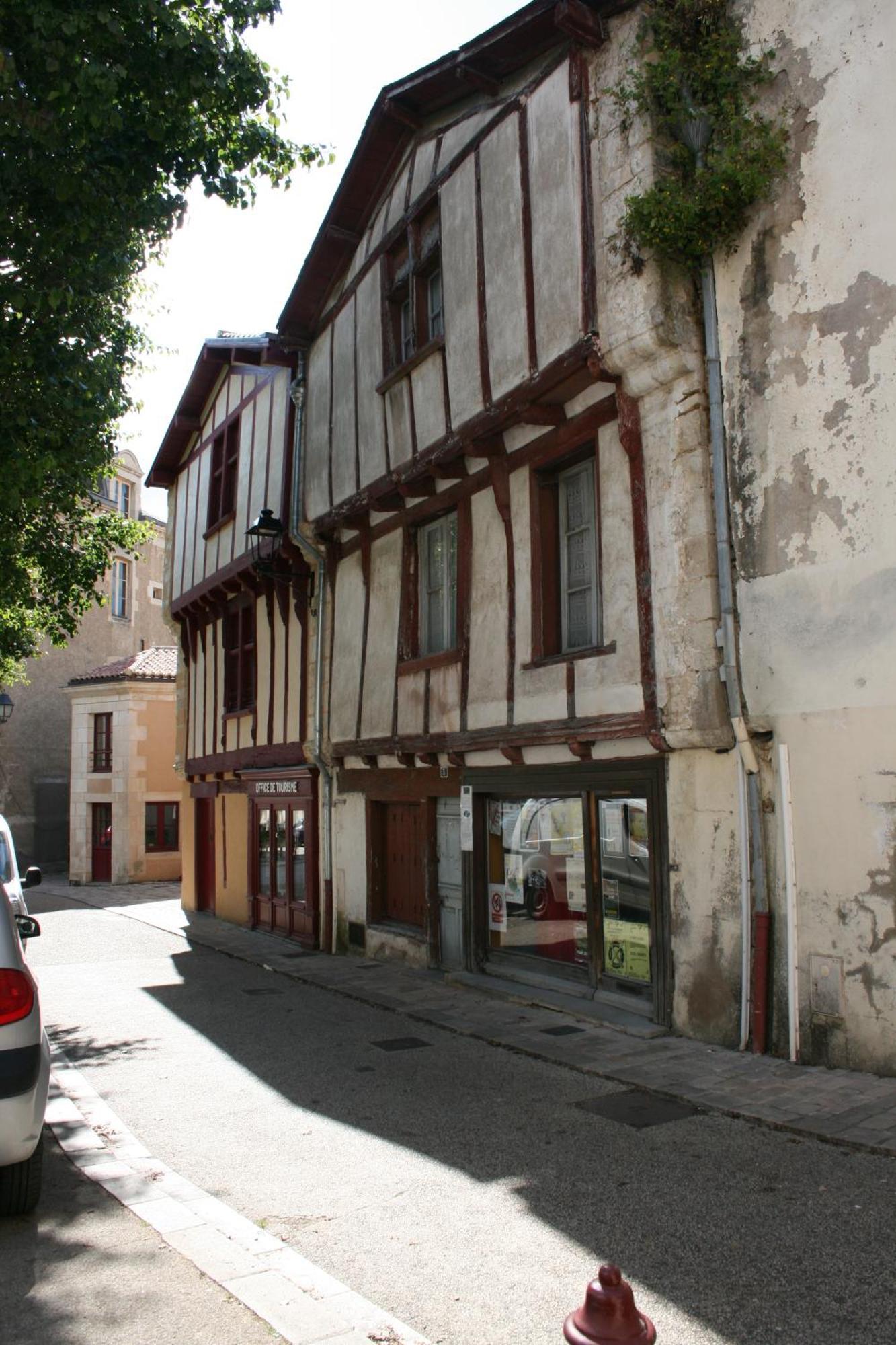 Les Nuits D'Aldearde Apartment Airvault Exterior photo